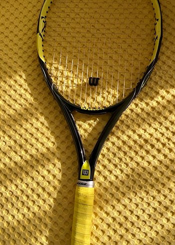 Sarı Wilson Tenis Raketi (Fiyat konusunda tekliflerinize açığım)