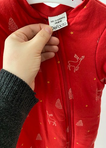 Kız Bebek Nakışlı Kırmızı Tulumu - Görsel 3