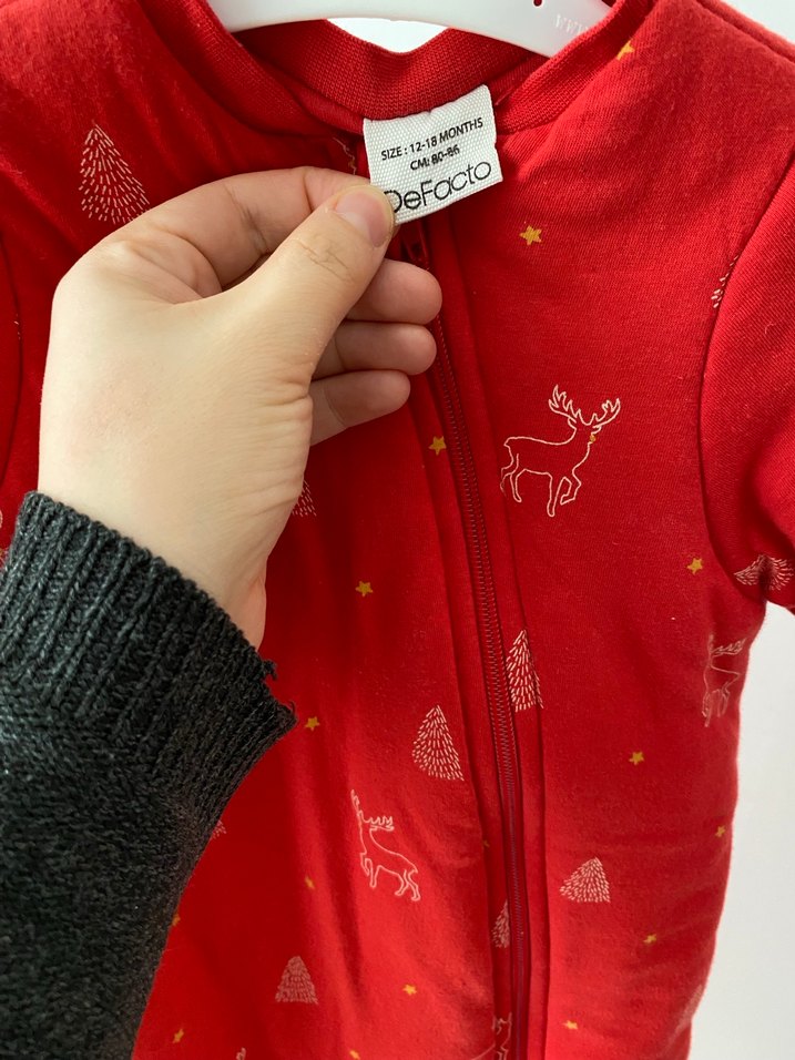 Kız Bebek Nakışlı Kırmızı Tulumu - Görsel 3