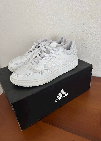 Adidas Beyaz Adidas Bağcıklı Kadın Spor Ayakkabı