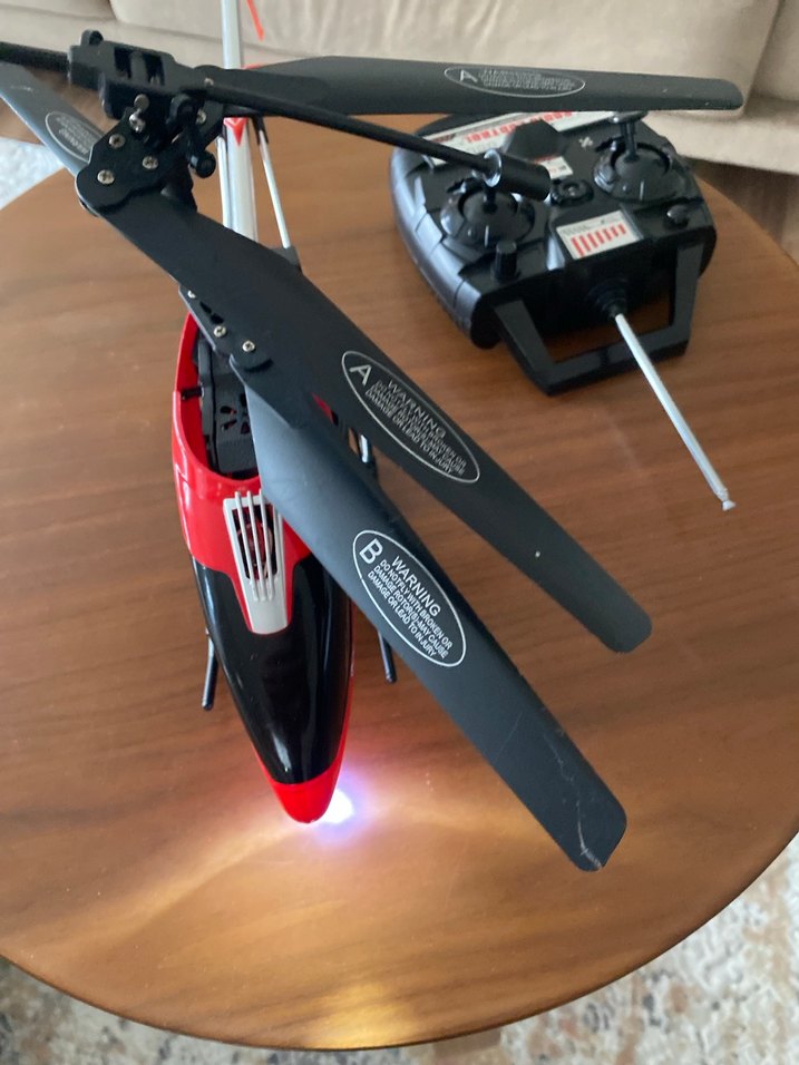 Kırmızı Uzaktan Kumandalı Helikopter - Görsel 2