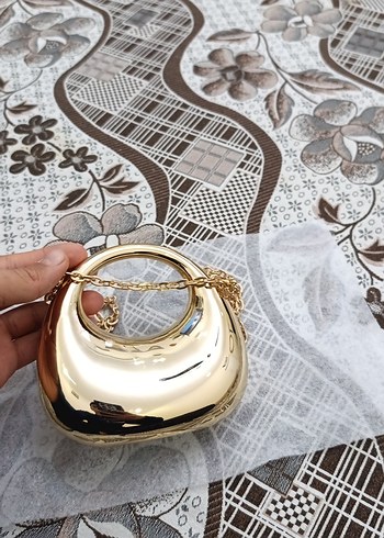 Zincir Detaylı Parlak Altın Kadın Clutch Çanta - Görsel 2