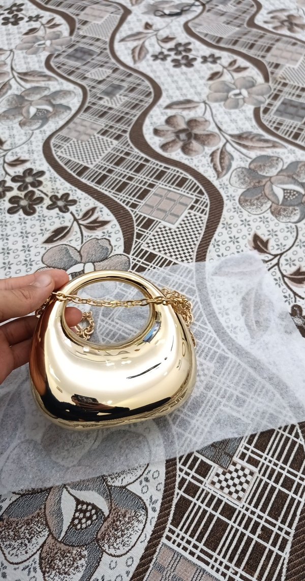 Zincir Detaylı Parlak Altın Kadın Clutch Çanta - Görsel 2