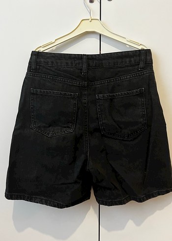 Siyah Bol Kesim Mini Denim Şort - Görsel 2