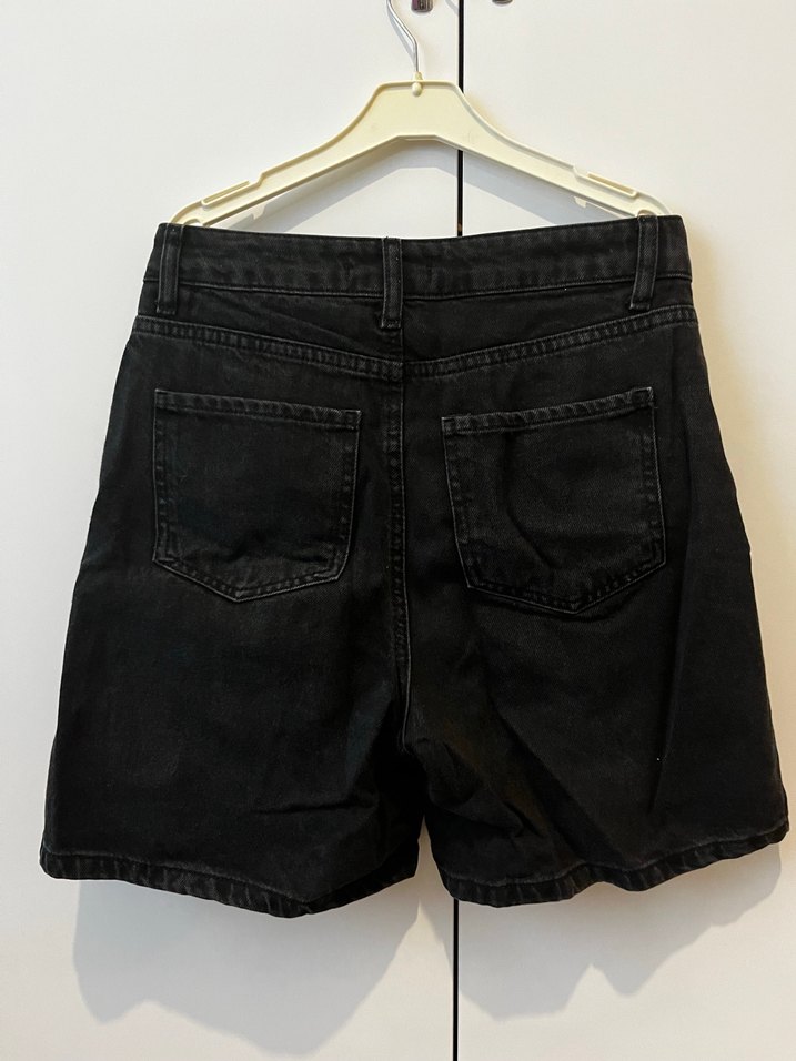 Siyah Bol Kesim Mini Denim Şort - Görsel 2