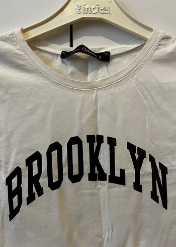 Beyaz Baskılı Kolsuz Crop Top - Görsel 2