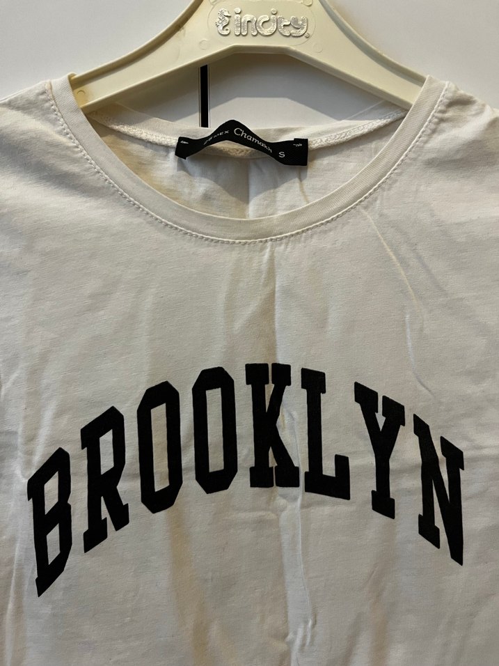 Beyaz Baskılı Kolsuz Crop Top - Görsel 2