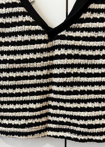 V Yaka Çizgili Siyah Gri Örgü Crop Top - Görsel 2