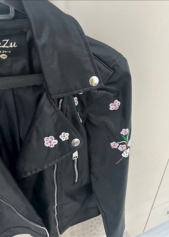 Quzu Nakışlı Siyah Deri Biker Ceket