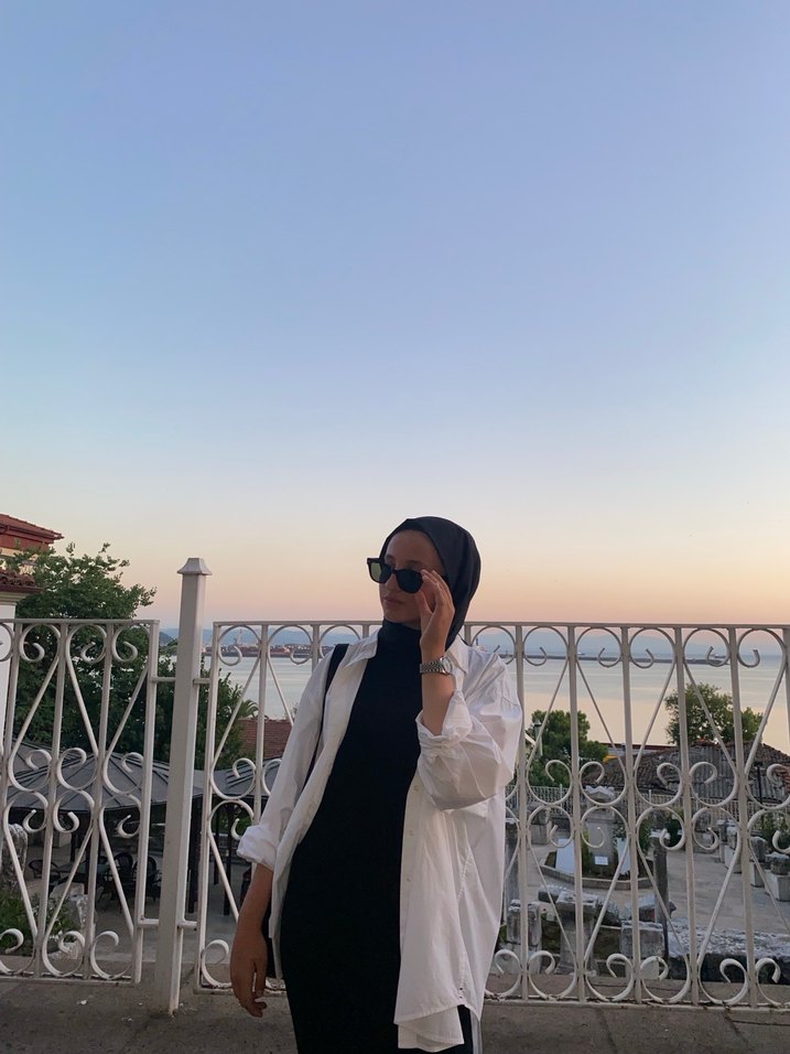 Siyah Uzun Yüksek Yakalı Kadın Elbise - Görsel 2