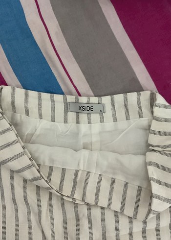 Beyaz Çizgili Mini şort etek - Görsel 3