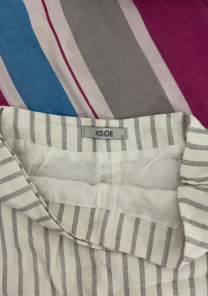 Beyaz Çizgili Mini şort etek - Görsel 3