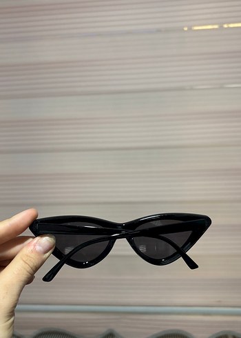 Parlak Siyah Gotik Kadın Güneş Gözlüğü - Görsel 3