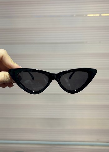 Parlak Siyah Gotik Kadın Güneş Gözlüğü - Görsel 2