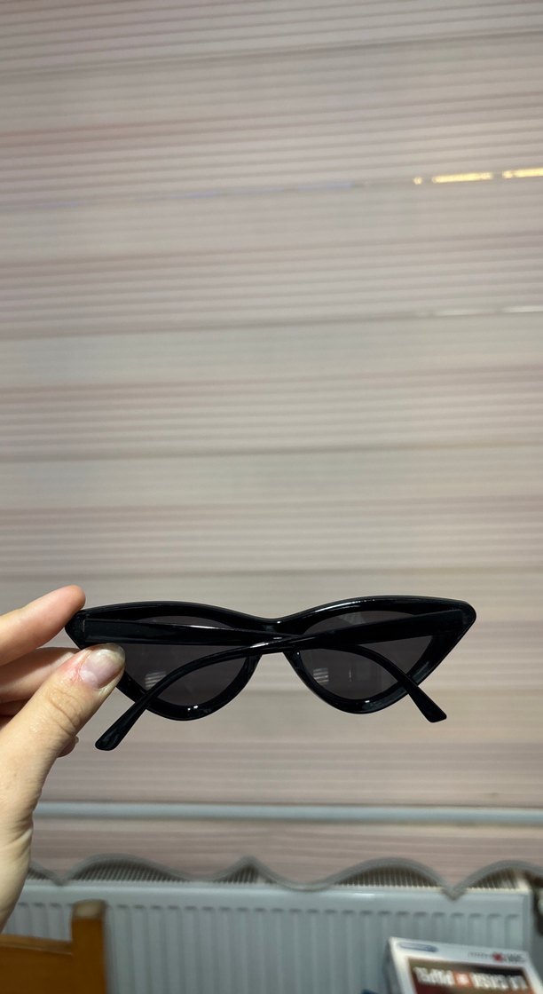 Parlak Siyah Gotik Kadın Güneş Gözlüğü - Görsel 3