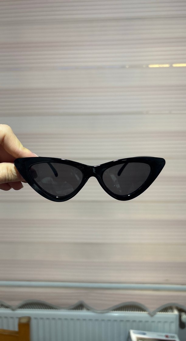 Parlak Siyah Gotik Kadın Güneş Gözlüğü - Görsel 2