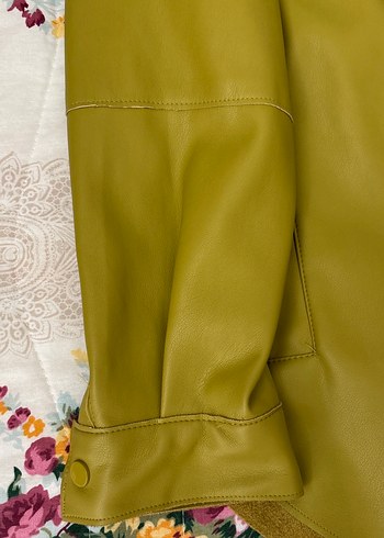 Pull and Bear Düğmeli Haki Deri Kadın Ceket