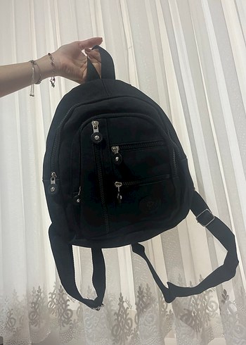 Siyah Fermuarlı Minimalist Kadın Sırt Çantası
