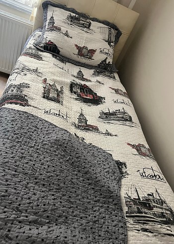 İstanbul Temalı Baskılı Beyaz Yatak Örtüsü - Görsel 3