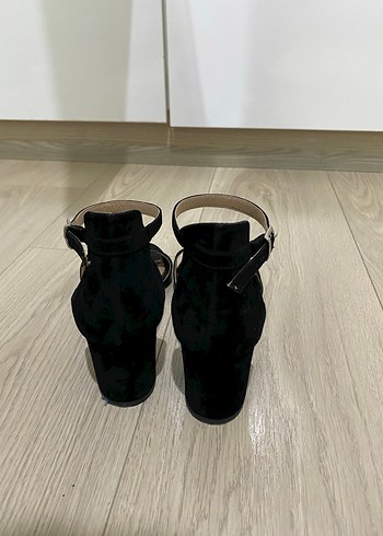 Diğer Siyah Tokalı Kadın Topuklu Sandalet