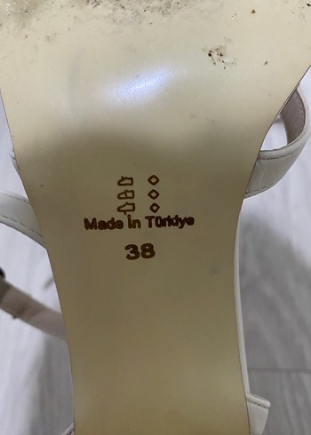 Flo Ayakkabı Beyaz Minimalist İnce Topuklu Kadın Sandalet
