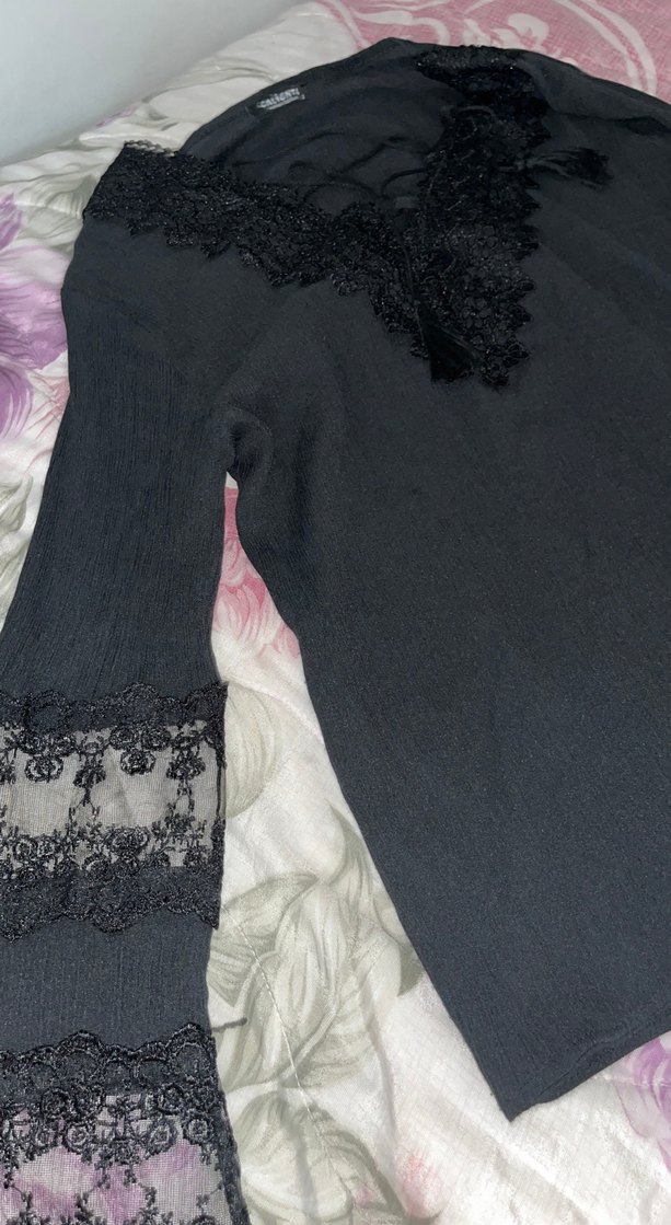 Dantel Detaylı Siyah Gotik Uzun Kollu Bluz - Görsel 3
