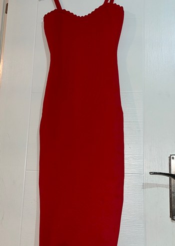 Kırmızı Uzun V Yakalı Kadın Abiye Elbise - Görsel 3