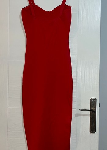 Kırmızı Uzun V Yakalı Kadın Abiye Elbise - Görsel 4