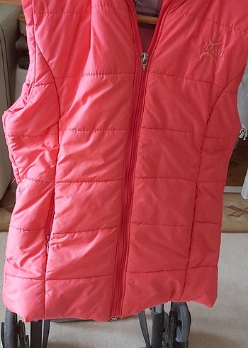 Kız Çocuk Pembe Kürklü Kapüşonlu Yelek - Görsel 4