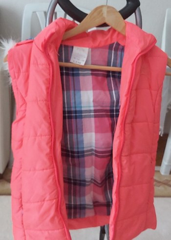 Kız Çocuk Pembe Kürklü Kapüşonlu Yelek - Görsel 2