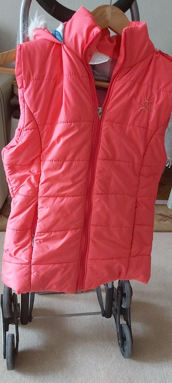 Kız Çocuk Pembe Kürklü Kapüşonlu Yelek - Görsel 4