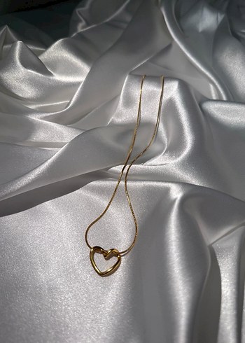 Altın Renk Zincir Detaylı Midi Kalp Kolye - Görsel 2