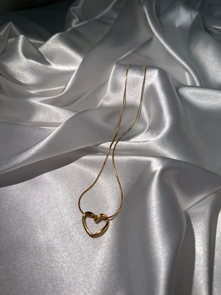 Altın Renk Zincir Detaylı Midi Kalp Kolye - Görsel 2