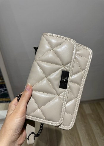 Beden Zincir Detaylı Beyaz Deri Kadın Çanta