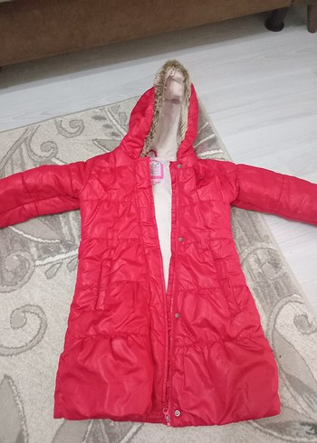 Kız Çocuk Kırmızı Kürklü Kapüşonlu Mont - Görsel 2