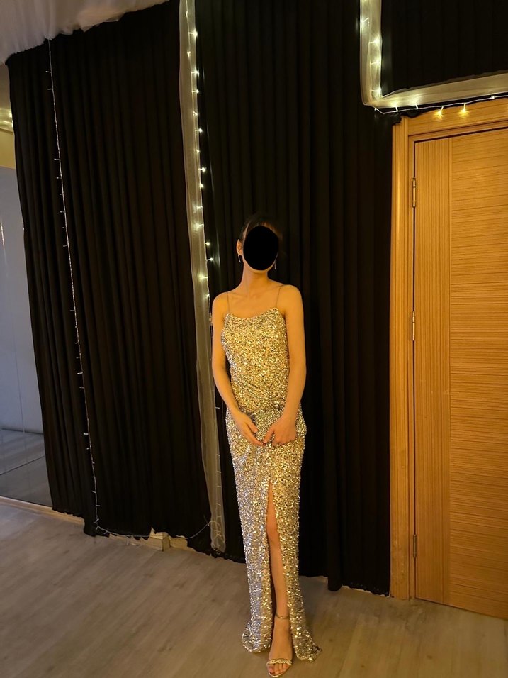 Altın Renkli Payetli Uzun Abiye Elbise - Görsel 2