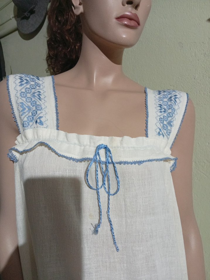 vintage Nakışlı Beyaz Askılı Uzun Gecelik - Görsel 3