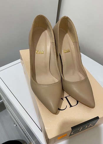 Bej Deri Stiletto Kadın Ayakkabı