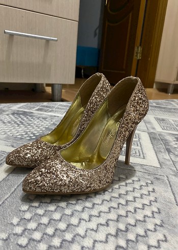 Altın Renkli Simli Stiletto Topuklu Ayakkabı