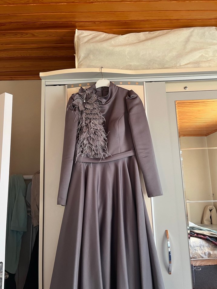 Uzun Kollu Gri Drapeli Kadın Abiye Elbise - Görsel 3