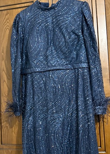 Koyu Lacivert Tüylü Uzun Abiye Elbise - Görsel 3