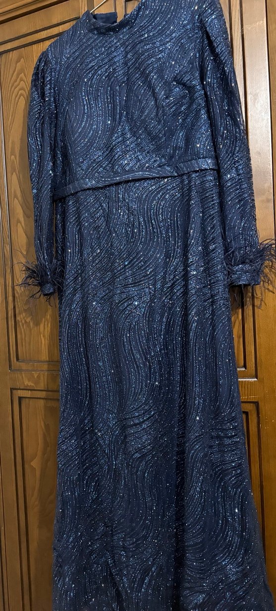 Koyu Lacivert Tüylü Uzun Abiye Elbise - Görsel 4