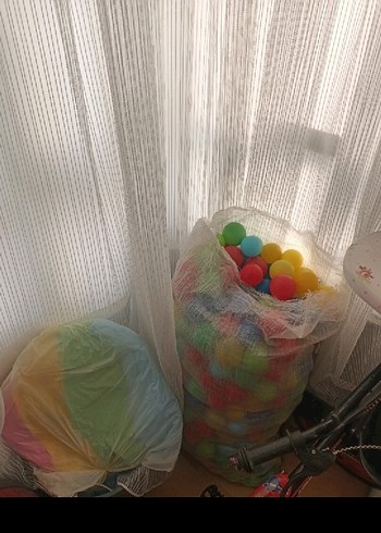 Ikea çocuk oyun kaydırağı ve 1 çuval havuz topları
