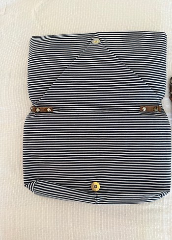  Beden Zincir Detaylı Çizgili Kadın Çanta 30 cm en 20 cm boy