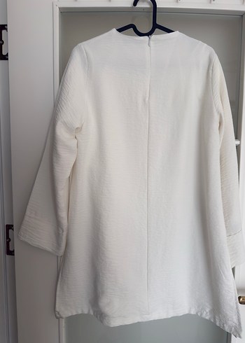 Beyaz yuvarlak yaka bluz. Kalın kumaştır. İçi göstermez - Görsel 2