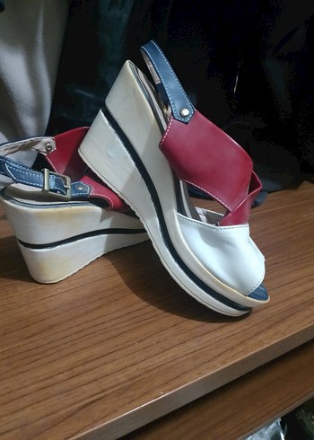 Renkli Baskılı Kadın Dolgu Topuklu Sandalet - Görsel 2