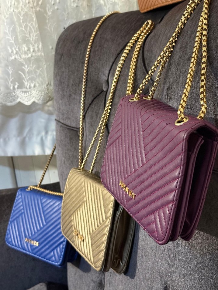 Zincir Detaylı Çok Renkli Yılan Desenli Deri Çanta - Görsel 2