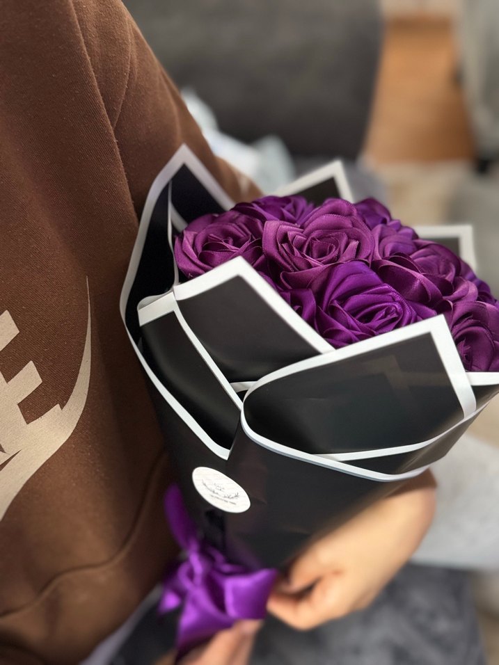 Mor 2 renk tonlu 
Saten Gül Buketi - Görsel 4