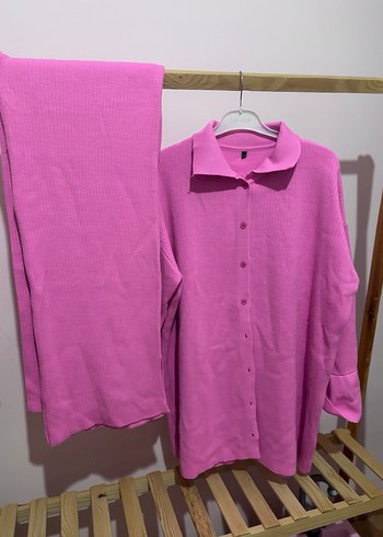 Pembe Uzun Kollu Düğmeli Kadın Takım