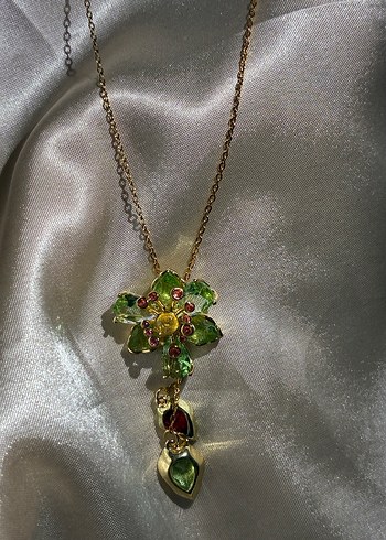 swarovski Swarovski lydllia koleksiyon esintili asansörlü yeşil çiçekkolye